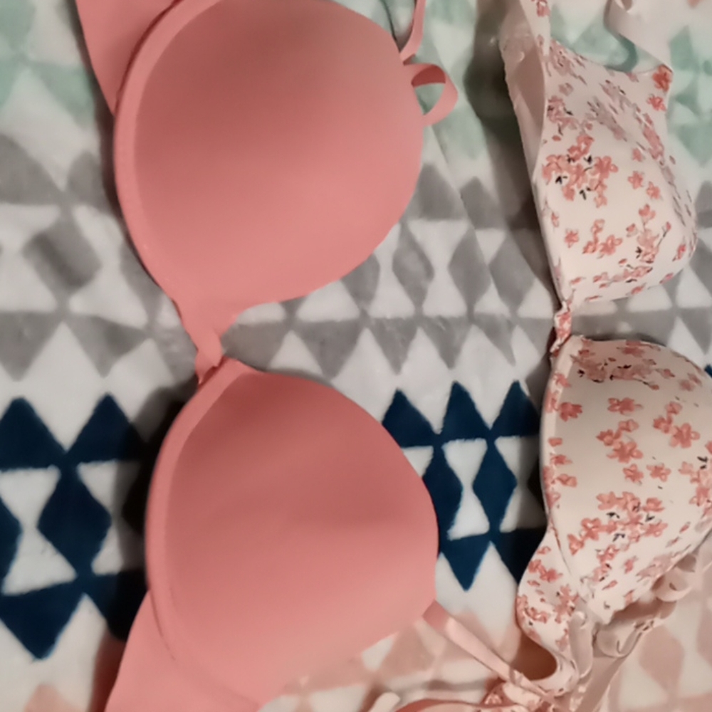 Bras - Picture 2 of 2